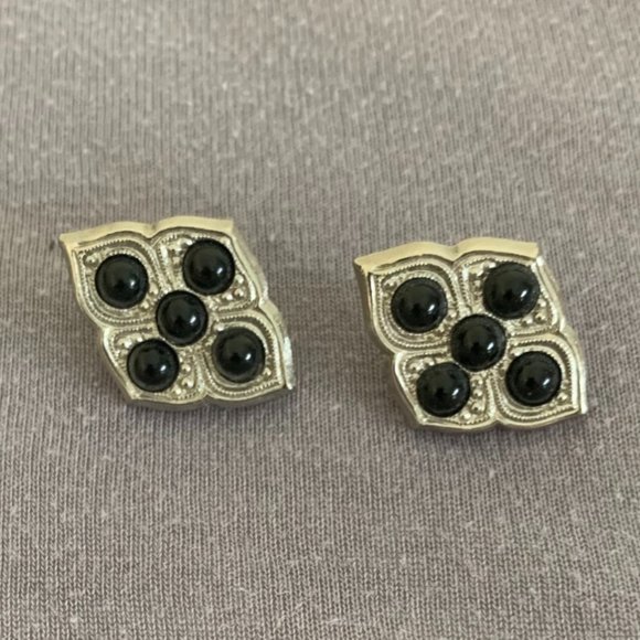 2/$20 Silver/Black Beaded Necklace and Earring set - Picture 5 of 8